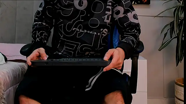 Snapshot of roan_birkin chatting on 10, 6, 2026 roan birkin online show from 10, 6, 2026