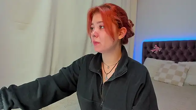 Ella Mayers online show from 11, 10, 2025