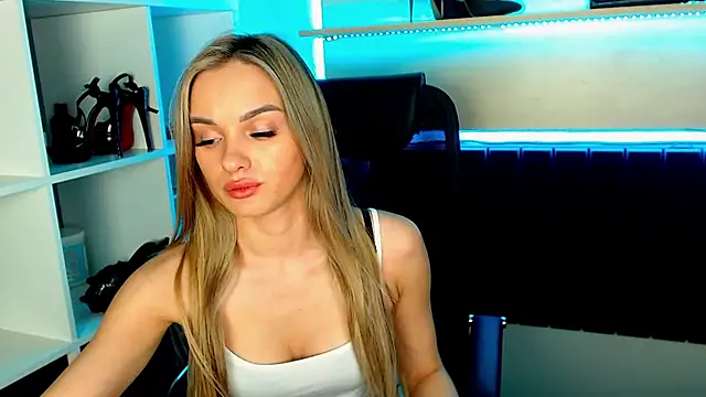 EvaBalmer online show from 4, 3, 2025