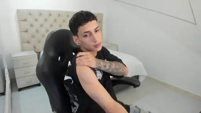 JhoanLeandro online show from 4, 10, 2025