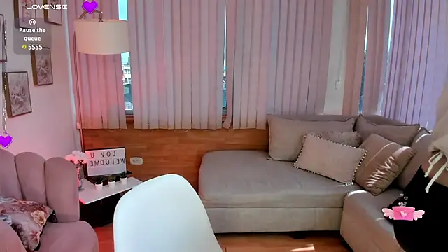 Daphne chers online show from 15, 2, 2025