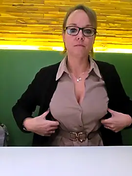 Fuxy-love69 online show from 5, 12, 2025