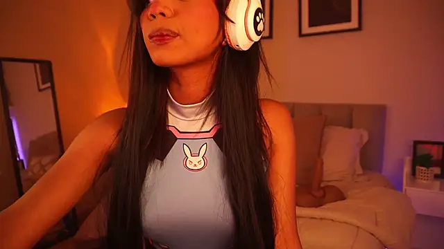 Gigi Strawberry online show from 19, 4, 2026