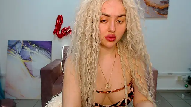 Snapshot of MissisCaty chatting on 9, 2, 2025 MissisCaty online show from 9, 2, 2025