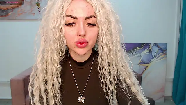 Snapshot of MissisCaty chatting on 13, 2, 2025 MissisCaty online show from 13, 2, 2025