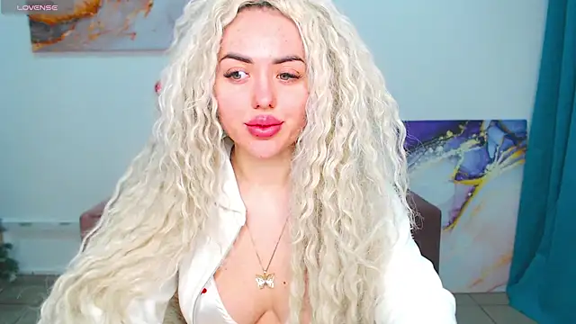 Snapshot of MissisCaty chatting on 23, 2, 2025 MissisCaty online show from 23, 2, 2025