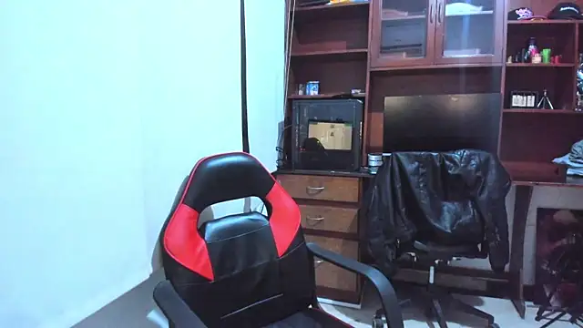 JamesCr  online show from 8, 2, 2025