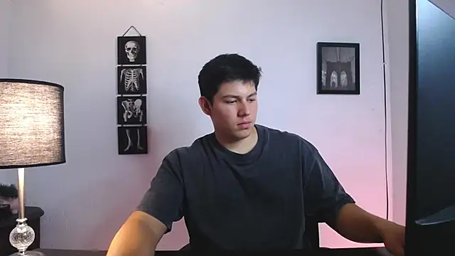 JamesCr  online show from 24, 10, 2025