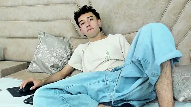 Snapshot of erickblaze_wm chatting on 3, 3, 2025 erickblaze wm online show from 3, 3, 2025