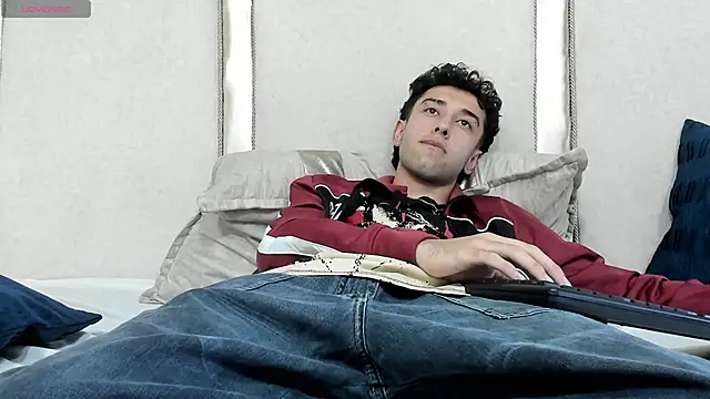 Snapshot of erickblaze_wm chatting on 4, 3, 2025 erickblaze wm online show from 4, 3, 2025