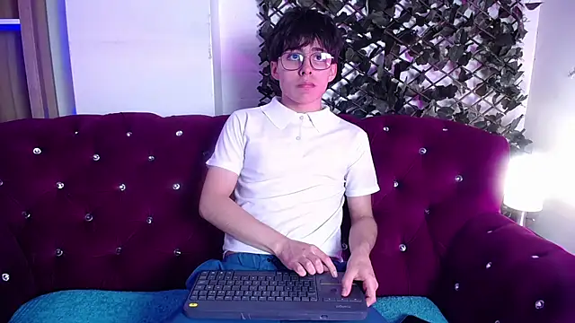 PepperTwink online show from 10, 2, 2025