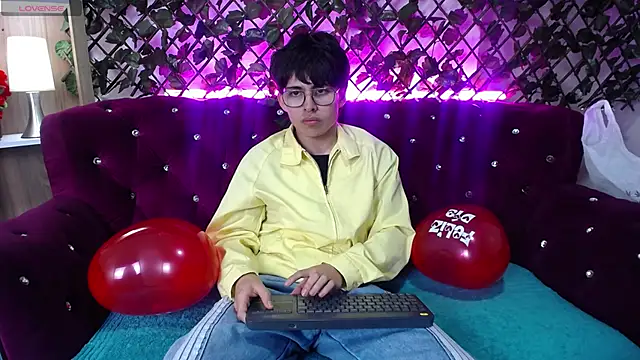 PepperTwink online show from 15, 2, 2025