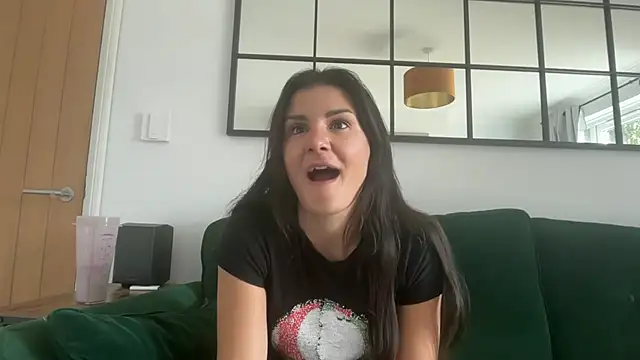 Snapshot of Petitecookie chatting on 12, 9, 2025 Petitecookie online show from 12, 9, 2025