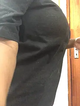 Snapshot of servingBigTitis chatting on 4, 2, 2025 servingBigTitis online show from 4, 2, 2025