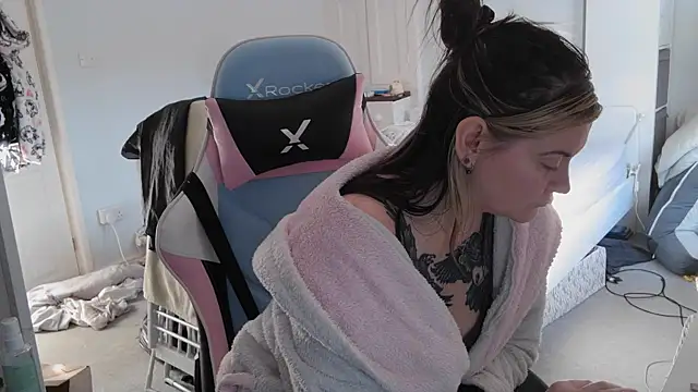 Snapshot of AureliaXOX chatting on 2, 3, 2025 AureliaXOX online show from 2, 3, 2025