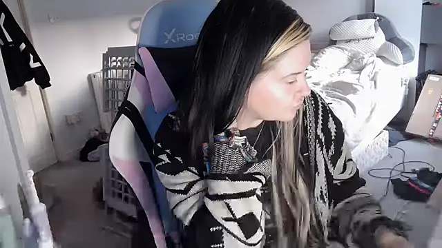 Snapshot of AureliaXOX chatting on 8, 3, 2025 AureliaXOX online show from 8, 3, 2025