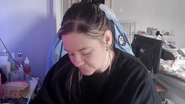 Snapshot of AureliaXOX chatting on 14, 10, 2025 AureliaXOX online show from 14, 10, 2025