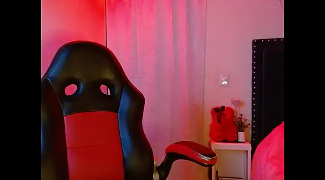 Snapshot of SallyWhitee chatting on 12, 3, 2025 SallyWhitee online show from 12, 3, 2025