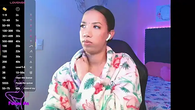 Snapshot of SallyWhitee chatting on 17, 9, 2025 SallyWhitee online show from 17, 9, 2025