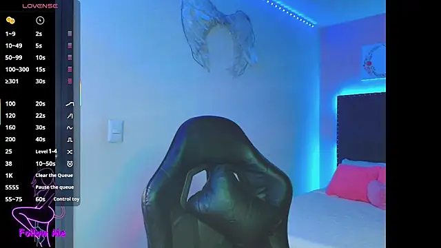 Snapshot of SallyWhitee chatting on 27, 10, 2025 SallyWhitee online show from 27, 10, 2025