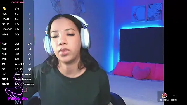 Snapshot of SallyWhitee chatting on 13, 11, 2025 SallyWhitee online show from 13, 11, 2025