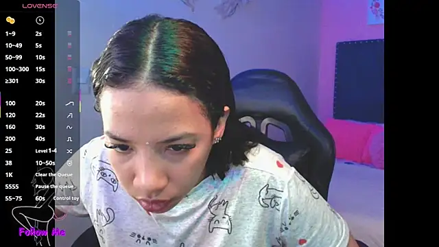 Snapshot of SallyWhitee chatting on 14, 11, 2025 SallyWhitee online show from 14, 11, 2025