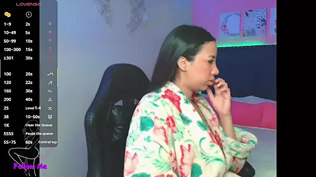 Snapshot of SallyWhitee chatting on 4, 12, 2025 SallyWhitee online show from 4, 12, 2025