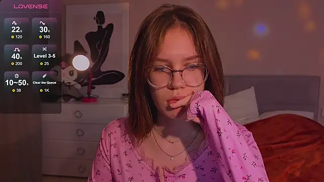 Mia Luw online show from 13, 10, 2025