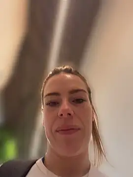 oliviafranciis online show from 15, 7, 2026