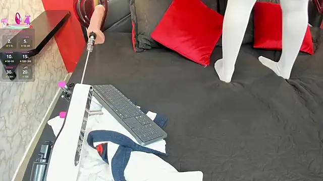 IVISBOUNCYASS online show from 19, 9, 2025