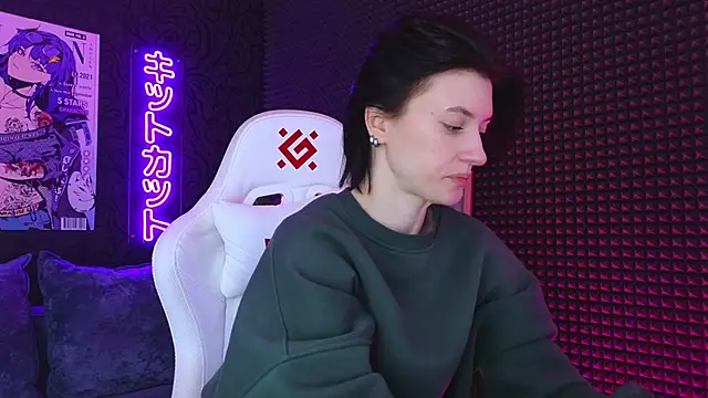 roxy riot  online show from 7, 3, 2025