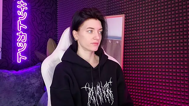 roxy riot  online show from 11, 3, 2025