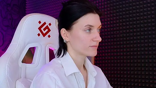 roxy riot  online show from 16, 3, 2025