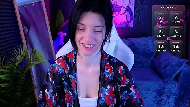 roxy riot  online show from 13, 11, 2025