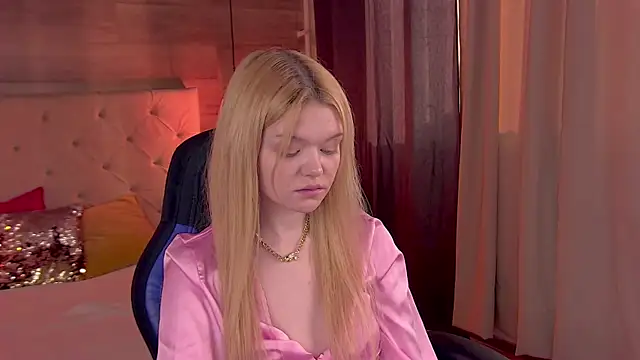 Snapshot of AdeleCartier chatting on 23, 2, 2025 AdeleCartier online show from 23, 2, 2025