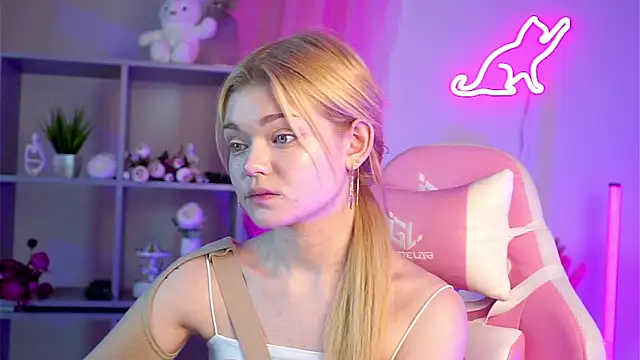 Snapshot of AdeleCartier chatting on 18, 3, 2025 AdeleCartier online show from 18, 3, 2025