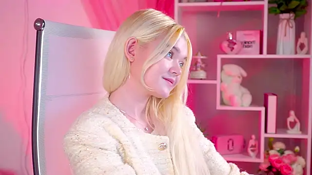 Snapshot of AdeleCartier chatting on 13, 4, 2026 AdeleCartier online show from 13, 4, 2026