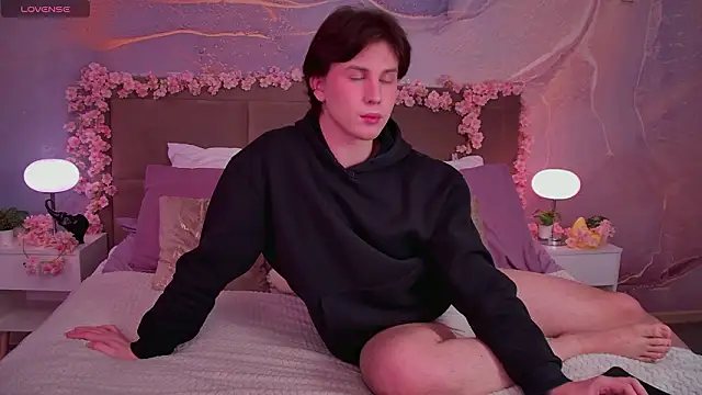 AdrianoAubert online show from 7, 2, 2026