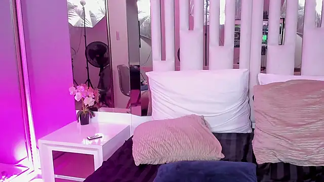 Cloee Rainbow1 online show from 13, 3, 2025