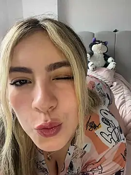 Cloee Rainbow1 online show from 16, 6, 2026