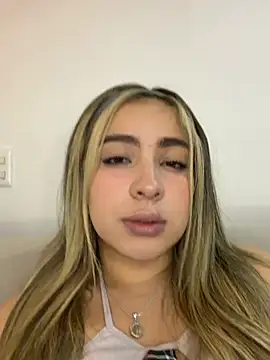 Cloee Rainbow1 online show from 20, 6, 2026