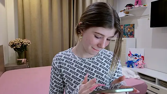 Bella amory online show from 10, 3, 2026