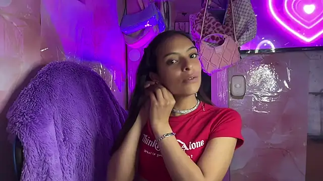 Skye Moore online show from 29, 7, 2026