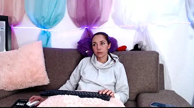 Snapshot of alisonandree chatting on 17, 2, 2025 alisonandree online show from 17, 2, 2025