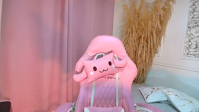 Danella houston online show from 4, 3, 2026