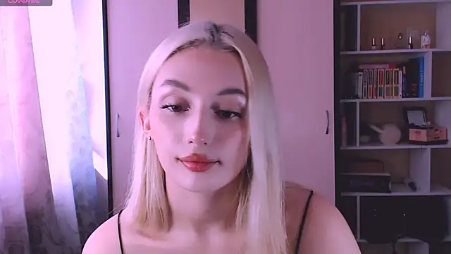 Snapshot of beauty_blonde chatting on 3, 3, 2025 beauty blonde online show from 3, 3, 2025