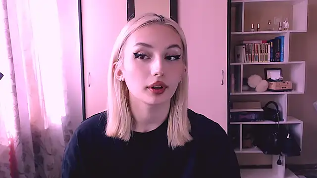 Snapshot of beauty_blonde chatting on 6, 3, 2025 beauty blonde online show from 6, 3, 2025