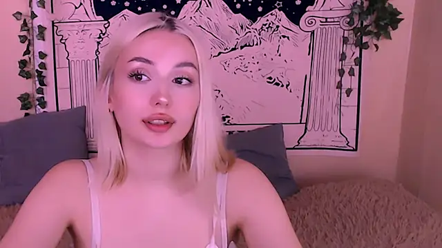 Snapshot of beauty_blonde chatting on 10, 3, 2025 beauty blonde online show from 10, 3, 2025