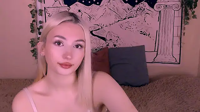 Snapshot of beauty_blonde chatting on 17, 3, 2025 beauty blonde online show from 17, 3, 2025