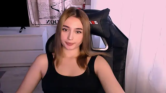 Snapshot of beauty_blonde chatting on 11, 9, 2025 beauty blonde online show from 11, 9, 2025